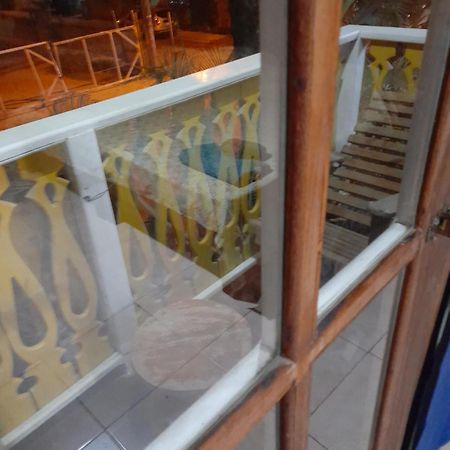 בוקס דל טורו Charming Yellow Houses Loft-Style Apartment מראה חיצוני תמונה