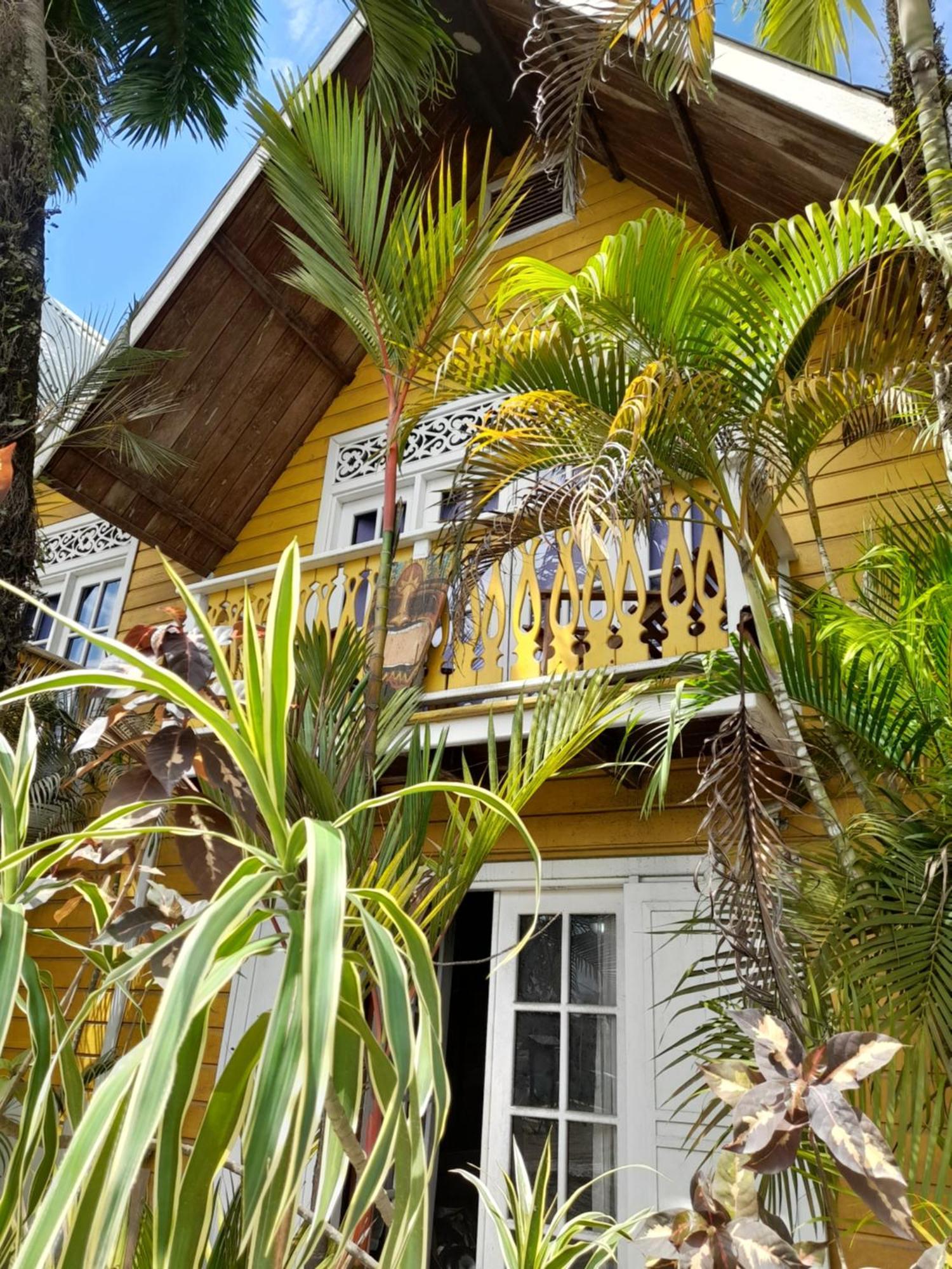 בוקס דל טורו Charming Yellow Houses Loft-Style Apartment מראה חיצוני תמונה